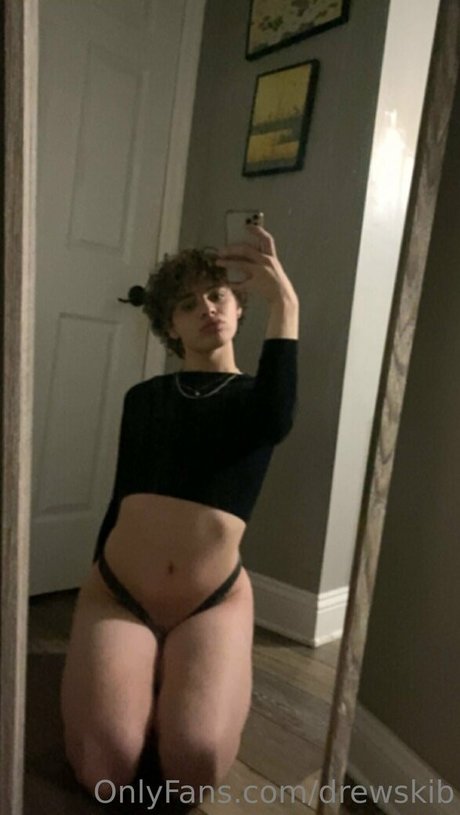 ナチュラルポーグオンリーファン セクシーヌード 写真