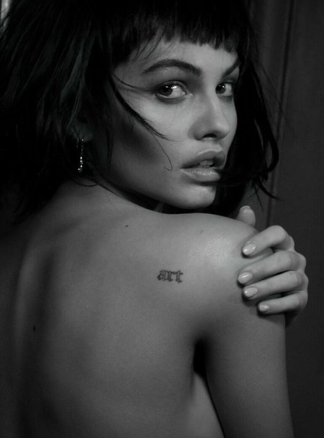 男性TikTokスターOnlyFans パーフェクト 写真