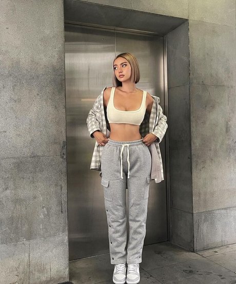 フィットネスインフルエンサーオンリーファンズ セックス 写真