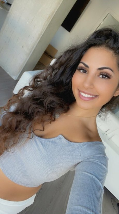 背が高くて巨乳のOnlyFans セクシーヌード ギャラリー