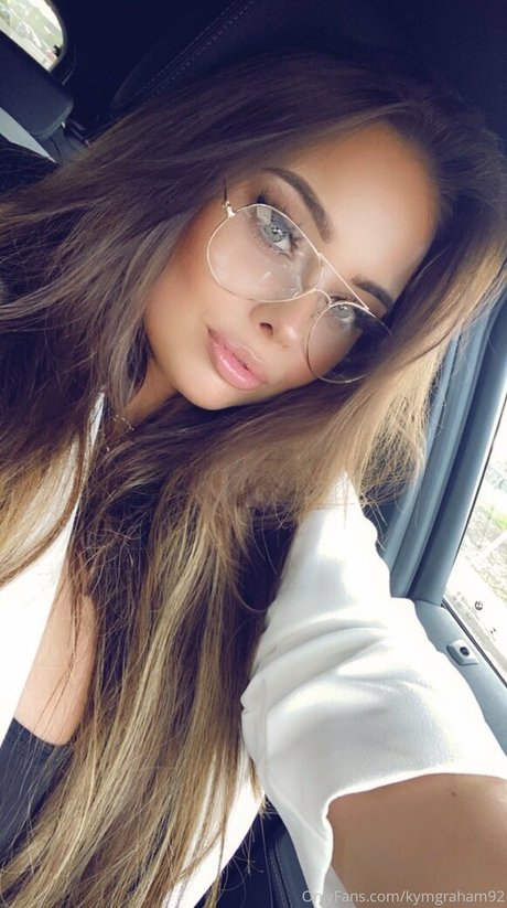 巨大なチンポを持つシーメールオンリーファンズ セクシーヌード 画像