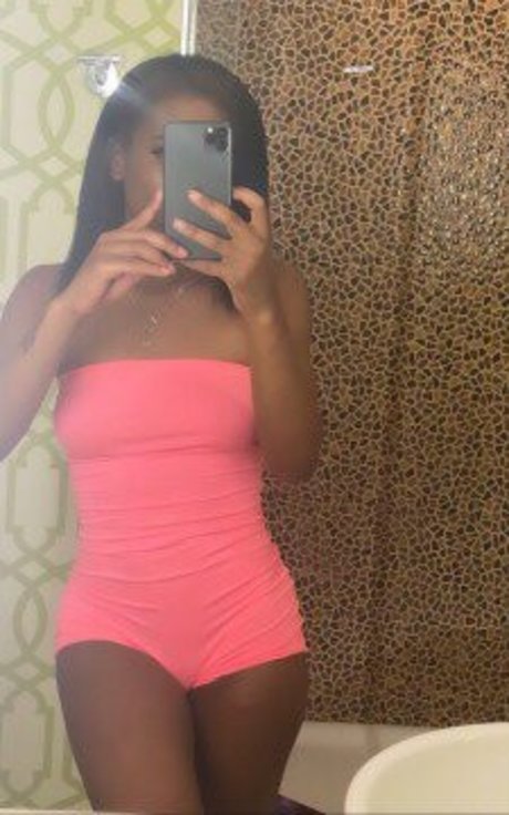 OnlyFansの普及 無料セックス 写真