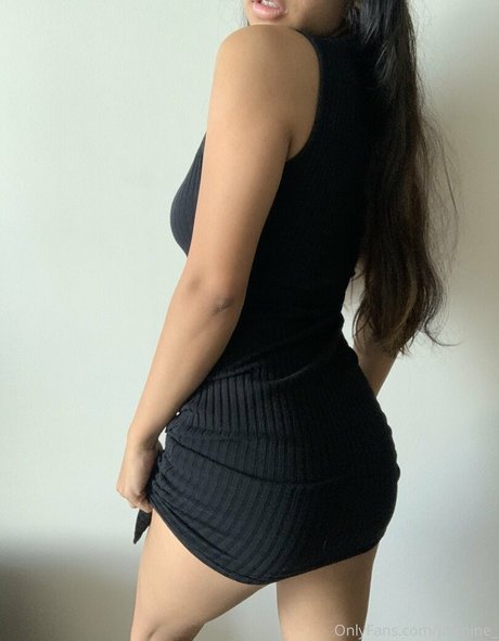 ubedientgirl 美しいモデル 写真