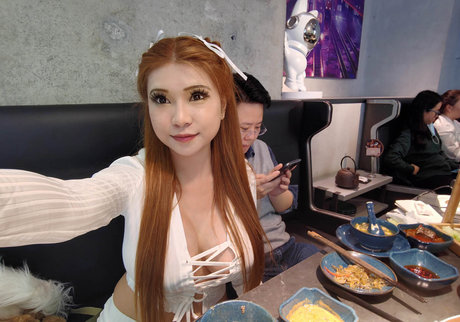 赤毛ティーンオンリーファンズ トップ 写真