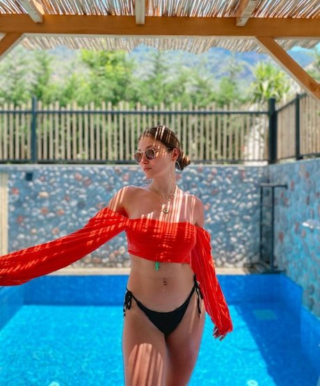 痩せたティーンのオンリーファンズ ポルノ ギャラリー