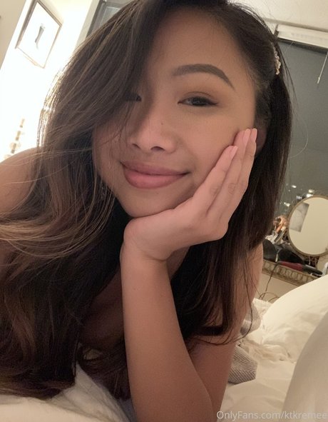 ktktkreme ヌードのポルノスター 写真