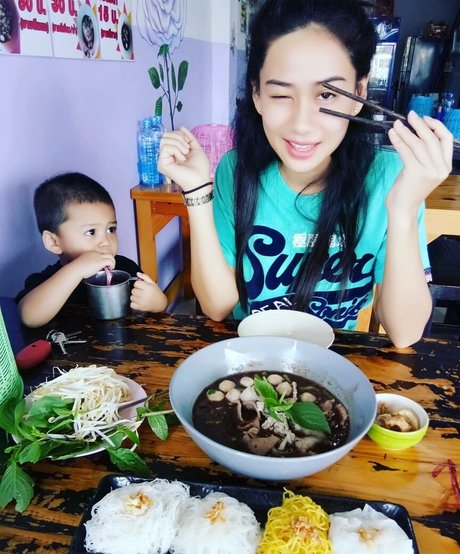 痩せたティーンのオンリーファンズ エロ 写真