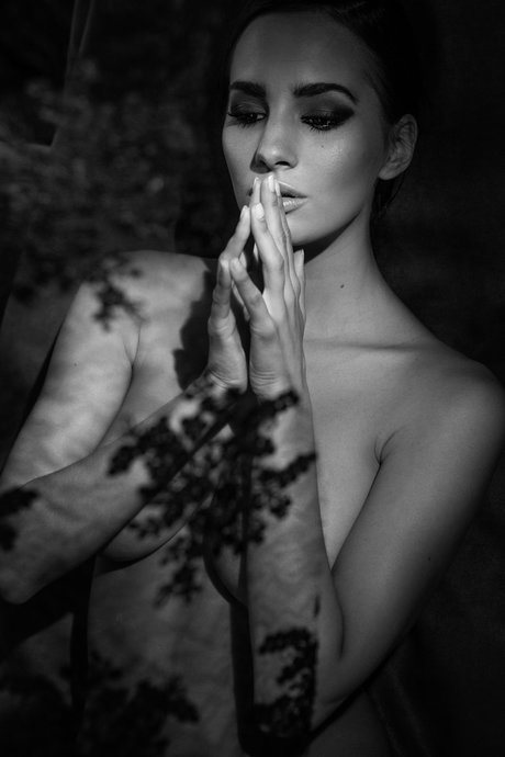 有名な女の子のオンリーファンズ ポルノグラフィック 写真