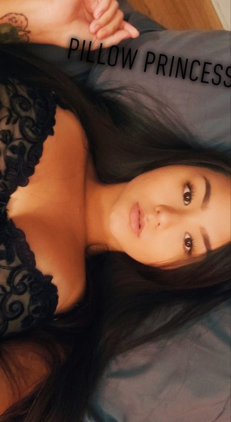 毛深いティーンズオンリーファンズ セクシーヌード 画像