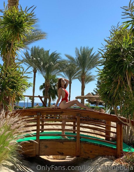 lightbluenebula 素敵なモデル 写真