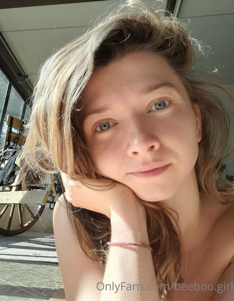 ブッシュ・オンリーファンズ エロチック 写真