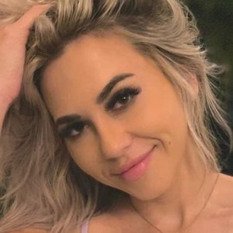 裸の熟女オンリーファンズ ホットセクシー ギャラリー