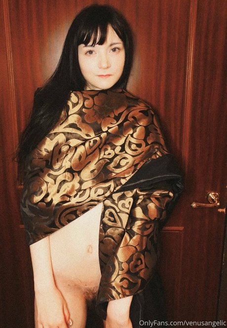 巨大なチンポを持つシーメールオンリーファンズ ホットポルノ 画像