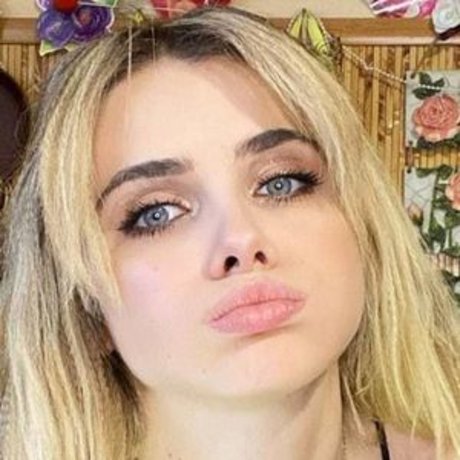 ブルネットの猫OnlyFans ホット裸 画像