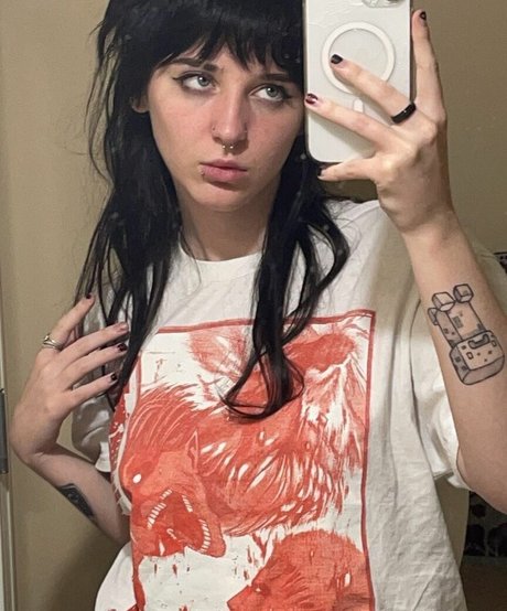 巨大なチンポを持つシーメールオンリーファンズ ホット 写真