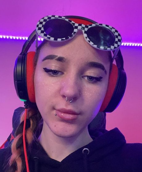 ゴス3P OnlyFans セクシーヌード 画像