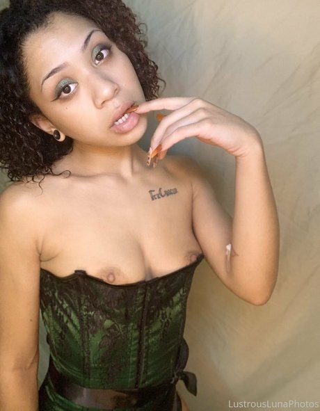 アジアン・エボニー・オンリーファンズ アートxxx 写真