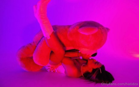 ブルネットのPOV OnlyFans アート裸 画像