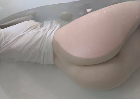 痩せたアジア人ティーン OnlyFans アートヌード 写真