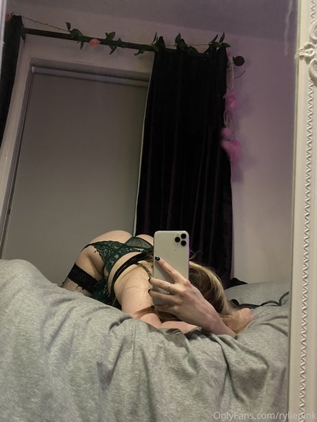 RileyPink ポルノスター 写真