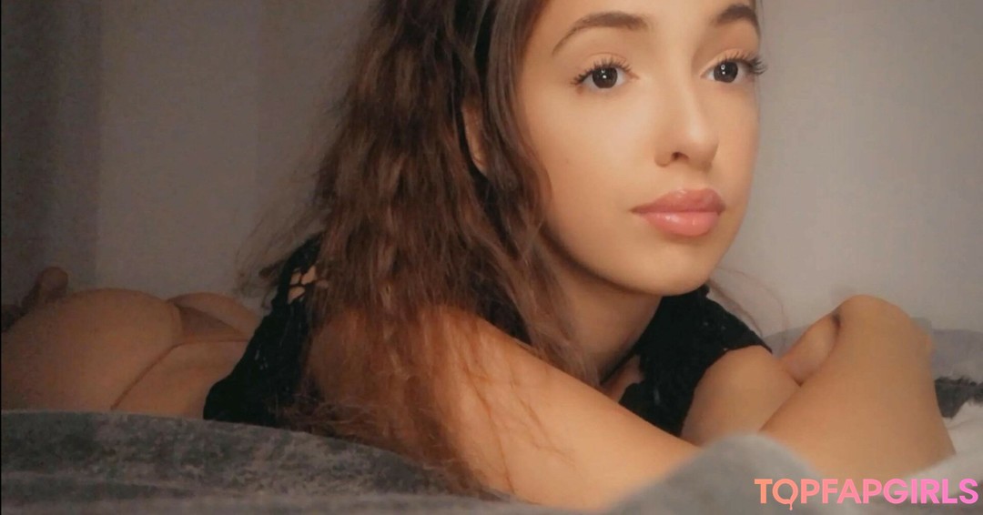 巨大なチンポを持つシーメールオンリーファンズ セクシーxxx 写真