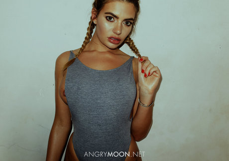 Megan Barton Hanson かわいいスター 写真