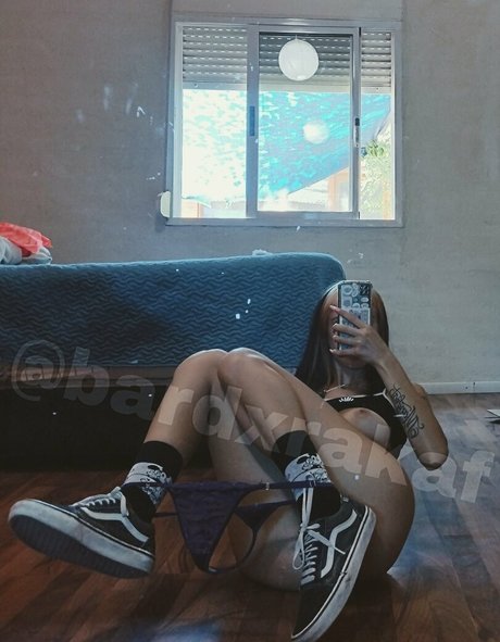 Bardxra ポルノスター 裸 画像