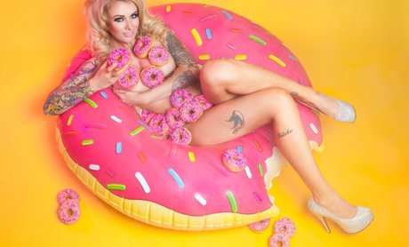 ブッシュ・オンリーファンズ ポルノ 画像