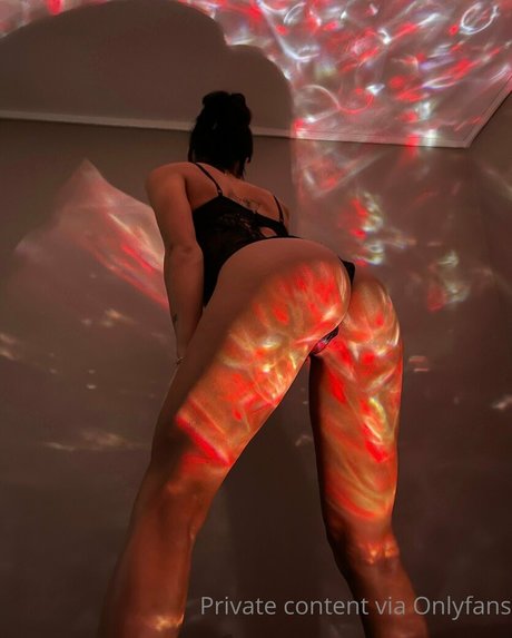 オンリーファンズでのセクスティング エロチック ギャラリー