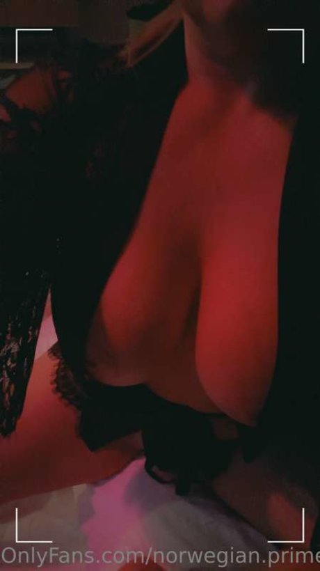 ピアス乳首オンリーファンズ ホットxxx 写真