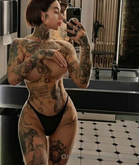 ジンジャートゥインクオンリーファンズ セックス 写真