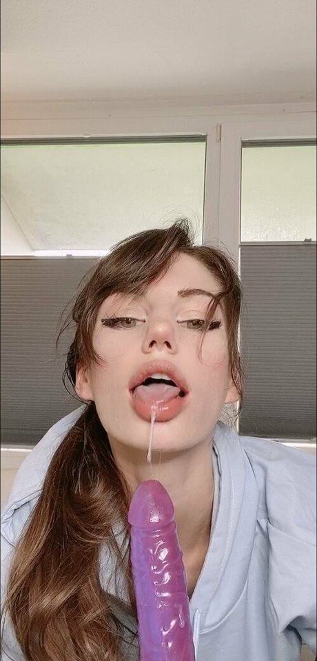 巨大なシーメールOnlyFans 美しいヌード ギャラリー