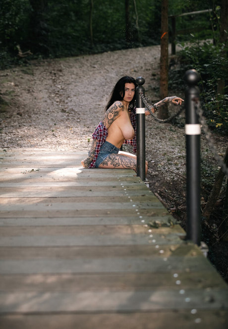 BBW TS オンリーファンズ セクシーヌード 写真