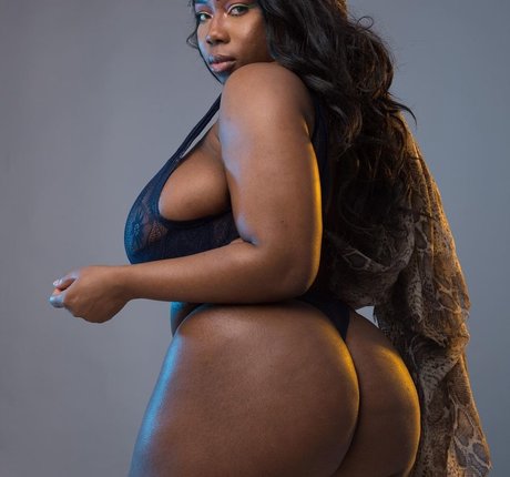 tokyo tea ポルノスター ヌード 写真