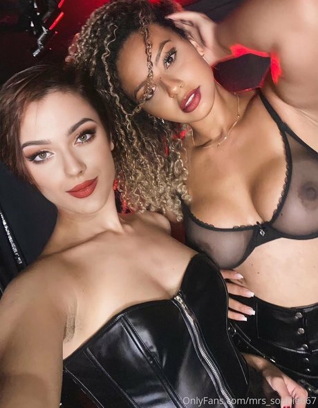 Mistress Sophie かわいいスター アーカイブ