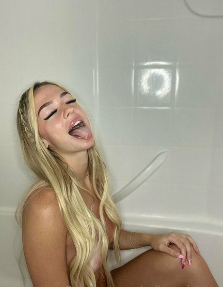 ヌード教師オンリーファンズ アートヌード 写真