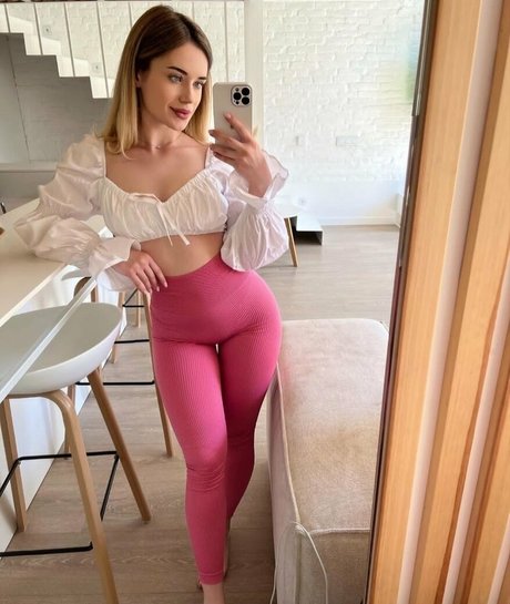 BBWキティOnlyFans アートヌード 画像