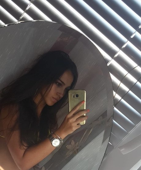 Madalina Mates ホットモデル 写真