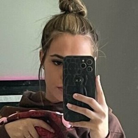 Krysta Dailey アートスター 写真