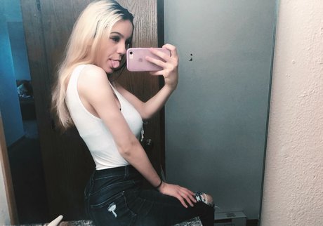 オンリーファンズでのセクスティング 無料エロ 画像