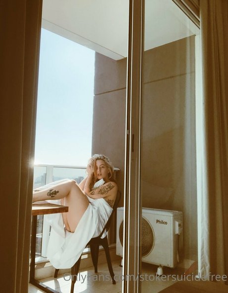 stokersuicidefree ポルノ女優 写真