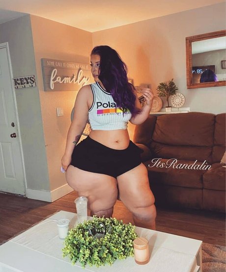 巨乳の黒人女性オンリーファンズ ホットセックス 画像