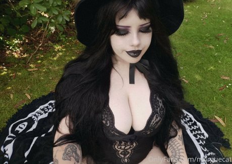 母乳オンリーファン エロチック 画像