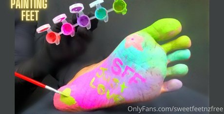 sweetfeetnzfree 裸のモデル 写真