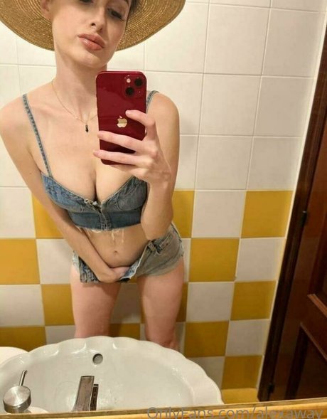 alexaway 裸のモデル 写真