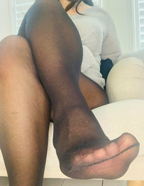 ピアス乳首オンリーファンズ ホットxxx 画像