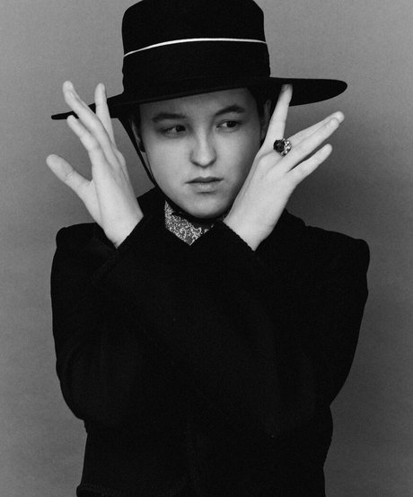 Bella Ramsey ポルノスター ヌード 写真