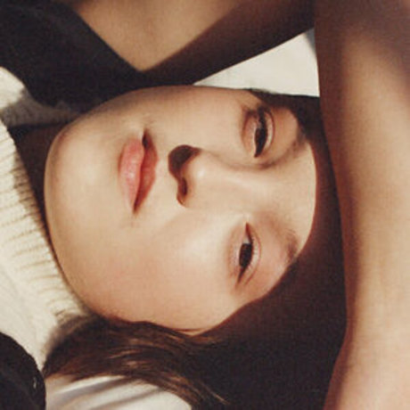 Bella Ramsey ヌードモデル 画像