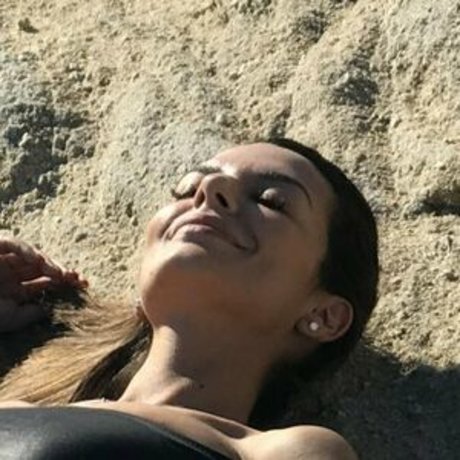 熟女 太め OnlyFans 美しいヌード 画像