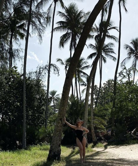 アナル舐めオンリーファンズ 無料エロ 写真